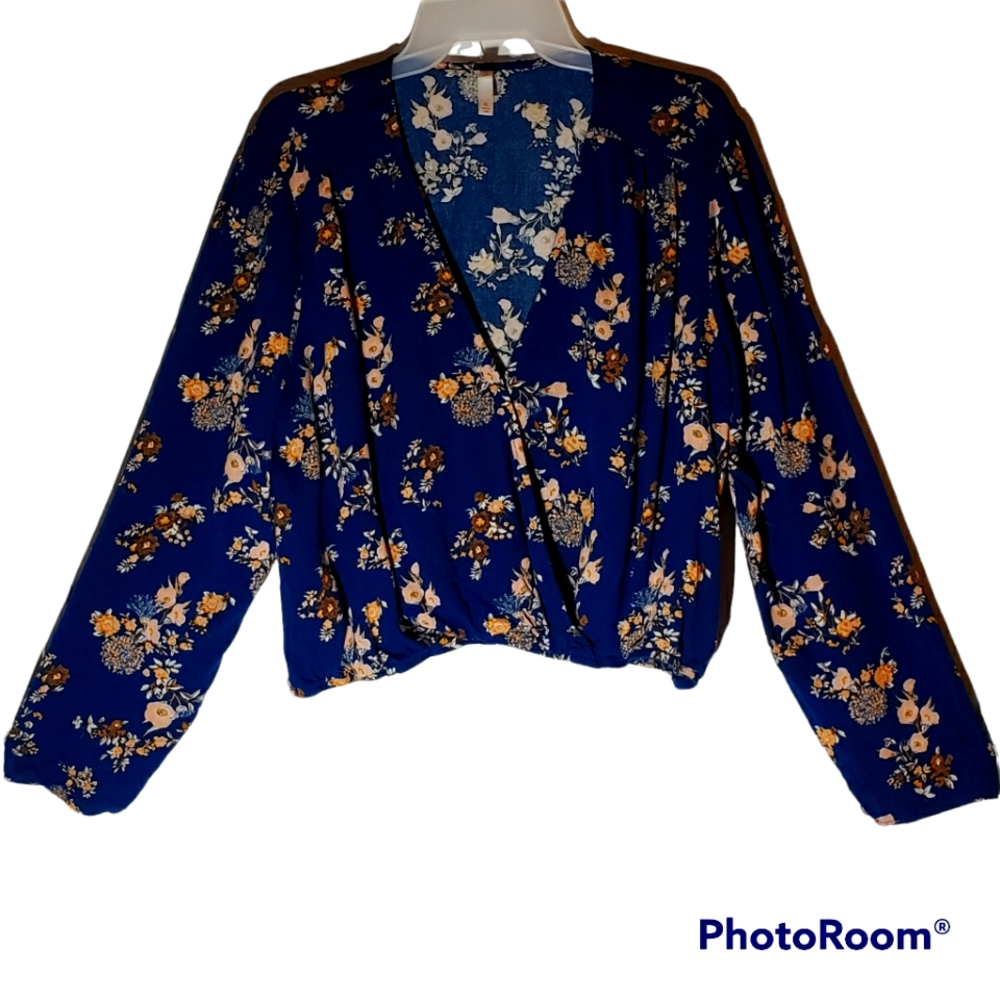 Xhilaration size X beautiful floral crop top. 501 - Picture 1 of 5